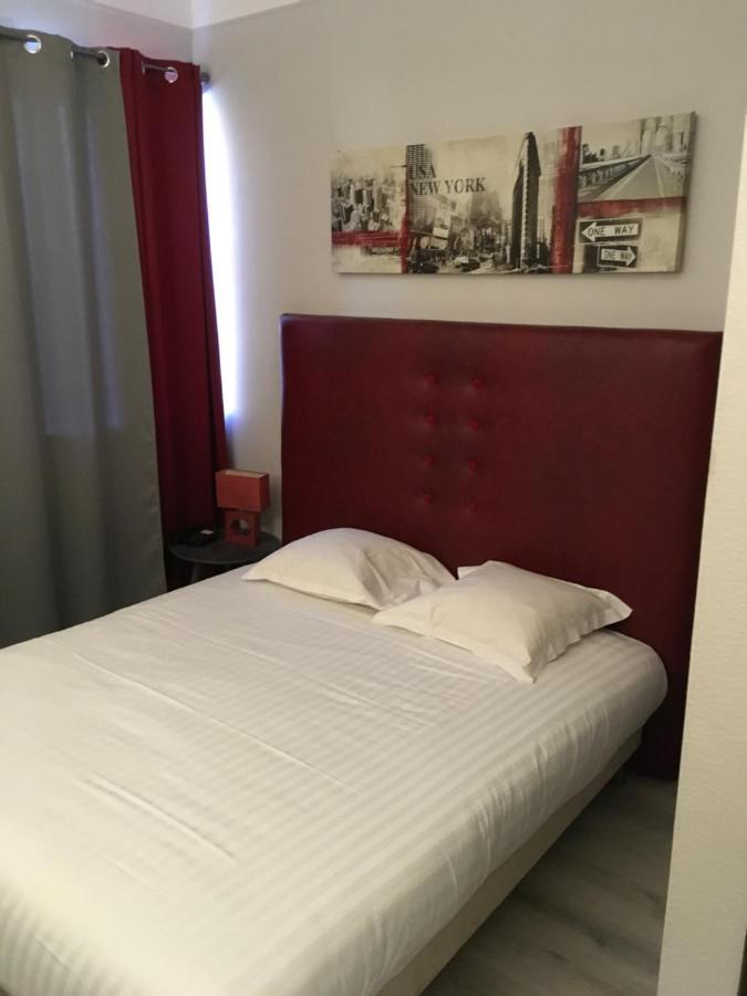 Hotel Dorele Montargis Bagian luar foto