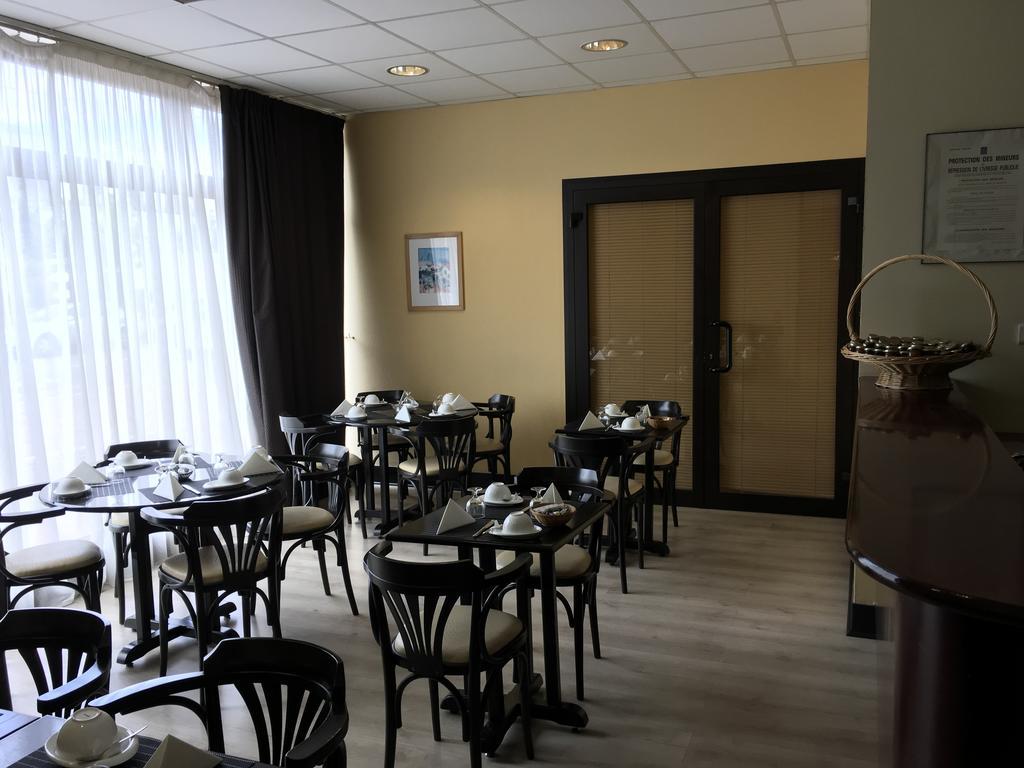 Hotel Dorele Montargis Bagian luar foto