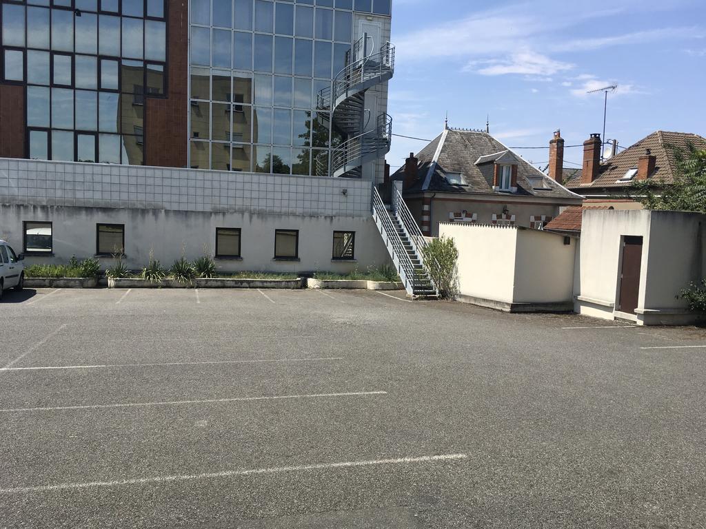 Hotel Dorele Montargis Bagian luar foto